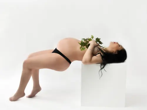 Η Μοναδική Ομορφιά της Οικογένειας: Μια Φωτογράφηση για την Εγκυμοσύνη και τη Μητρότητα (4)